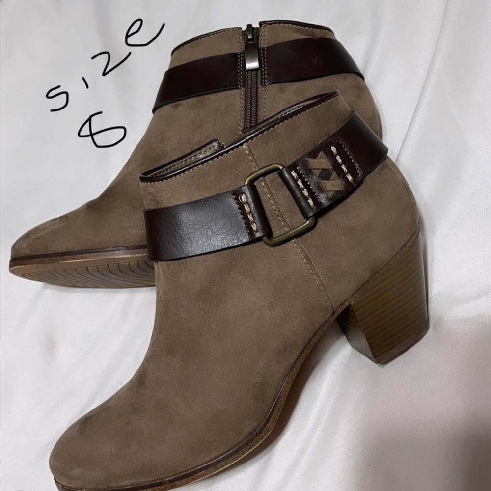 Size 8 brown heel boots